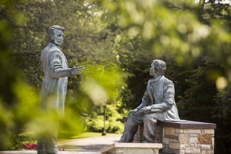 Lincoln statue in the spring